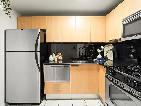 198 21st St APT 2A, Brooklyn, NY 11232