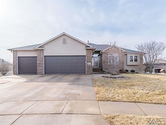 2nd image of 6808 S Braxton Cir