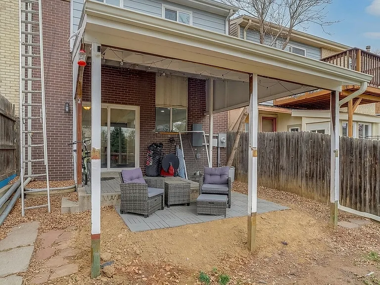 11646 Lincoln St — Photo 52