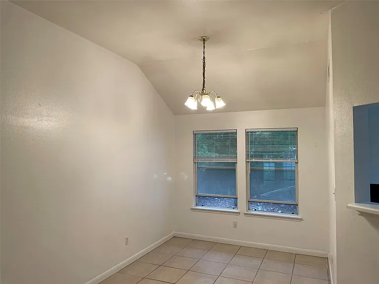 2302 Yaupon Trl — Photo 4