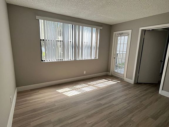 4th image of 752 Executive Center Dr #28-11-28