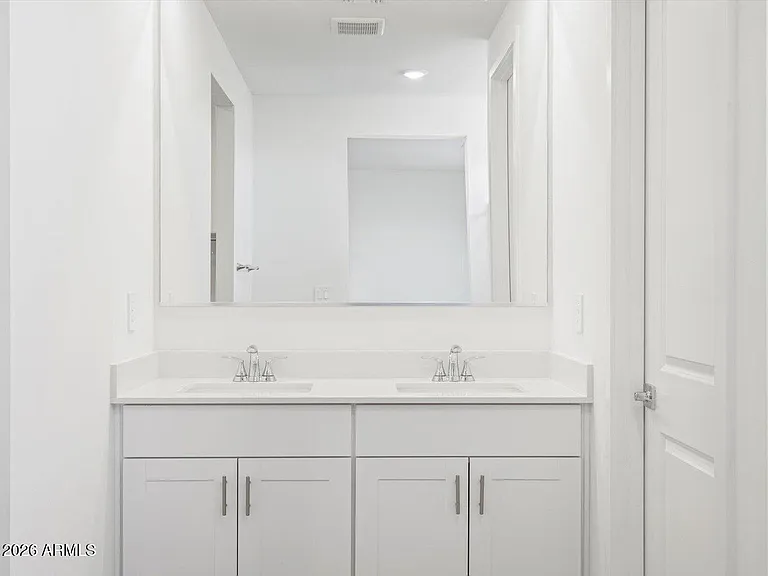 2384 E Enantio Rd — Photo 26
