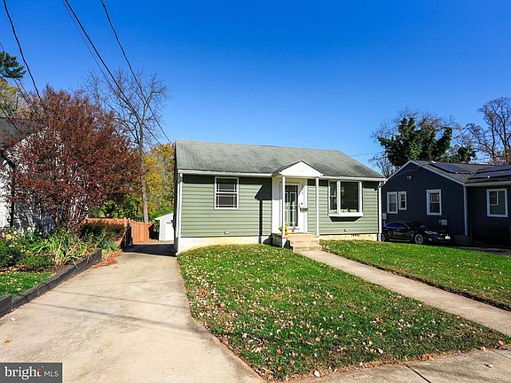 2nd image of 10920 Oakwood Dr
