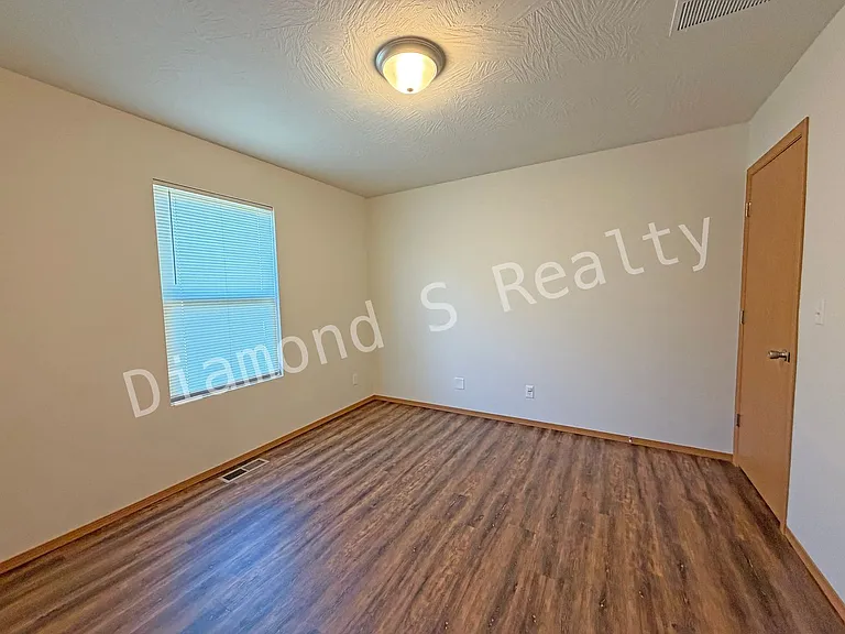 2214 N East Ave — Photo 18