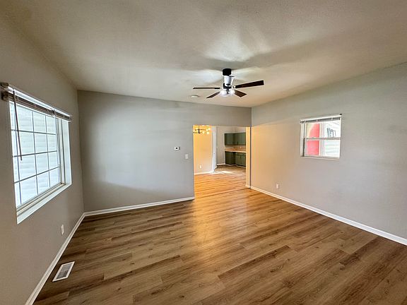 2nd image of 206 Pine St