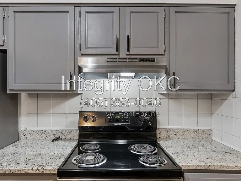 8514 Candlewood Dr — Photo 35