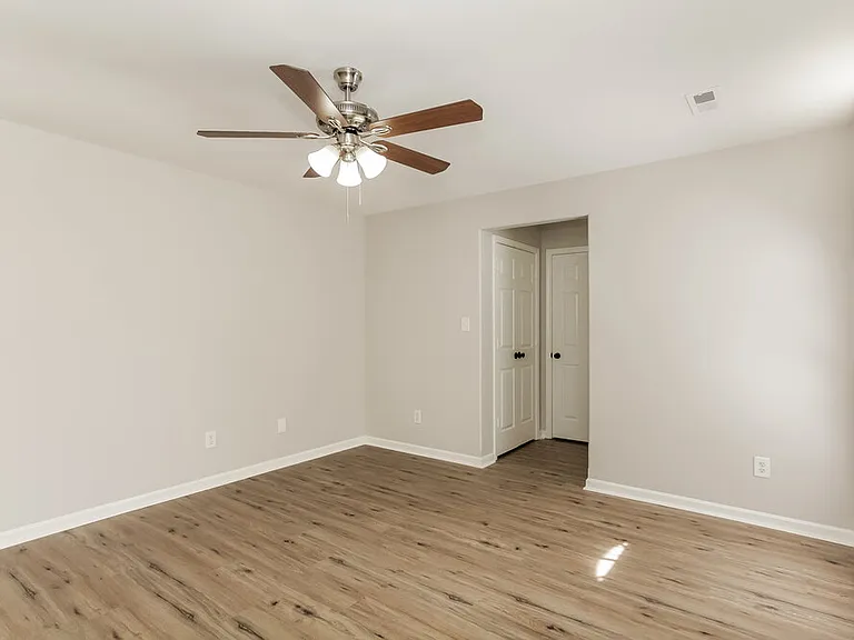 1422 Majestic Meadow Dr — Photo 10