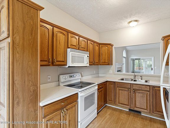 5th image of 2968 Marfitt Rd