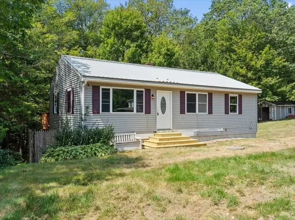 9 Iriquois Dr, Ashburnham, MA 01430