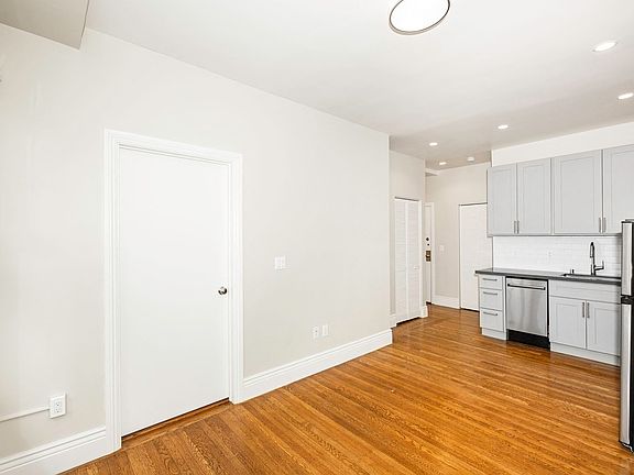 3rd image of 1405 Franklin St APT 504