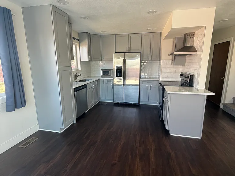 740 Sage Pl — Photo 2