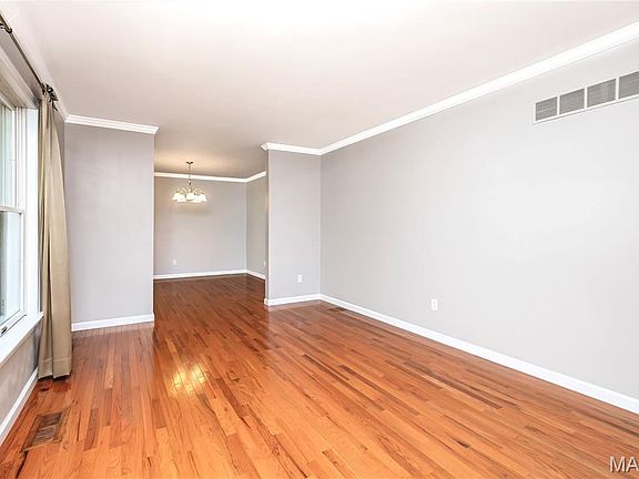 3rd image of 6 Hickory Hollow Ln