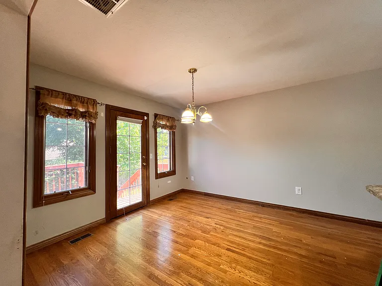 1164 W Rockhill Ave — Photo 8