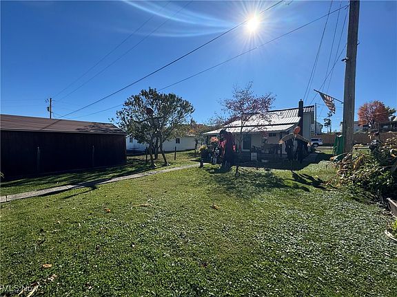 4th image of 33168 Railroad St