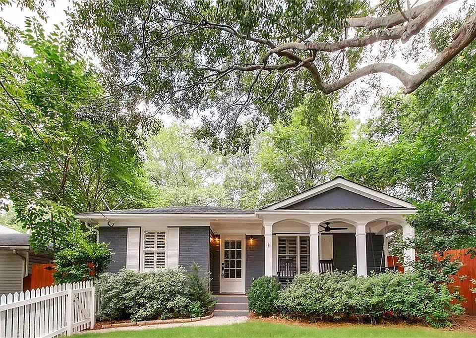 Front. Covered porch w swing