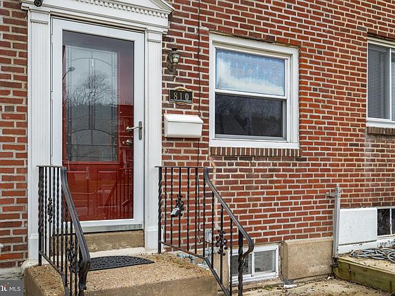 2nd image of 810 Bennington Rd