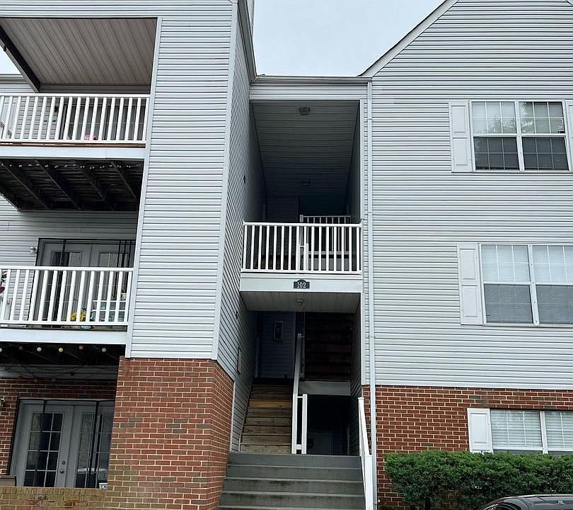 1st image of 102 Picadilly Ln