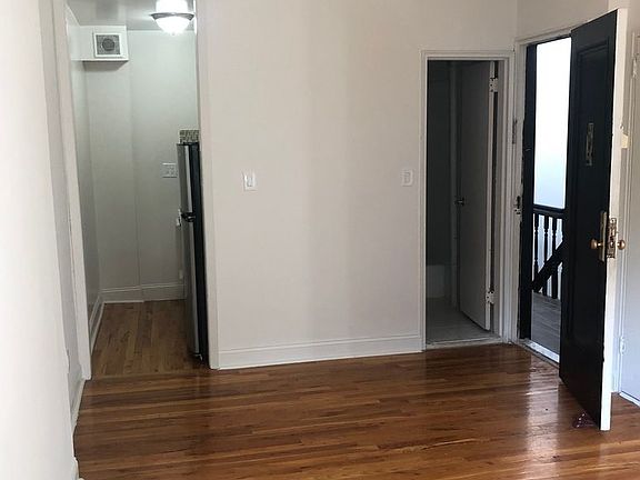 3rd image of 226 W 136th St #4R