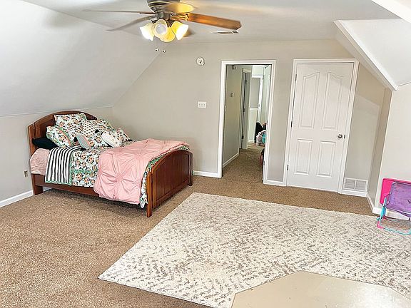 4th image of 1056 Deer Creek Dr