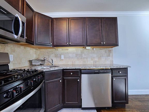 2nd image of 4077 Victory Blvd #B