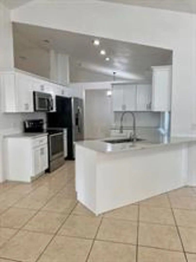 Large 3/2/2 Deltona — Photo 4