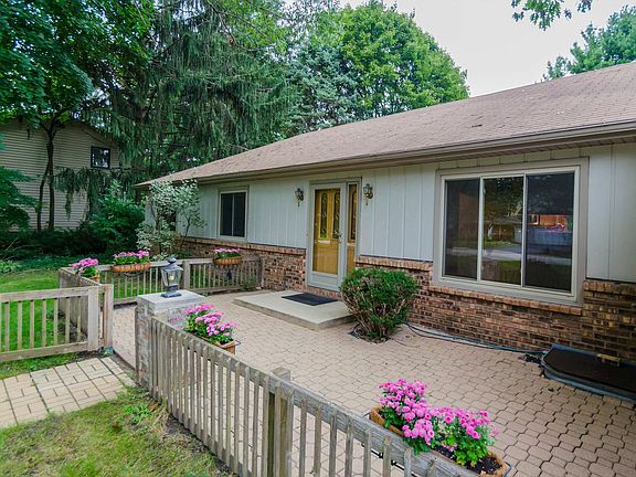 3rd image of 35W750 Park Ln