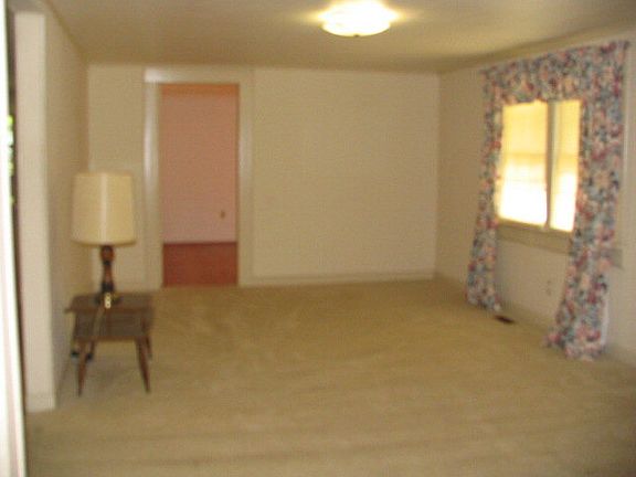 5th image of 110 Tyson Ave