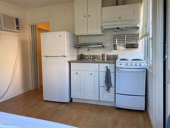 2nd image of 2018 Lyon Ave #1