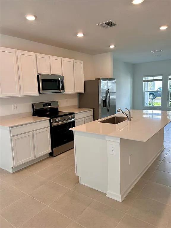3 bed, 2.5 bath, 1611 sqft, $2,450 — Photo 3