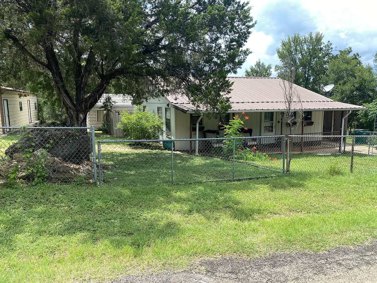 Building Photo - 636 Maple Ln