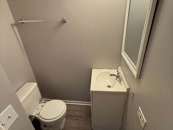 4th image of 3121-3153 W Madison St #3054-202
