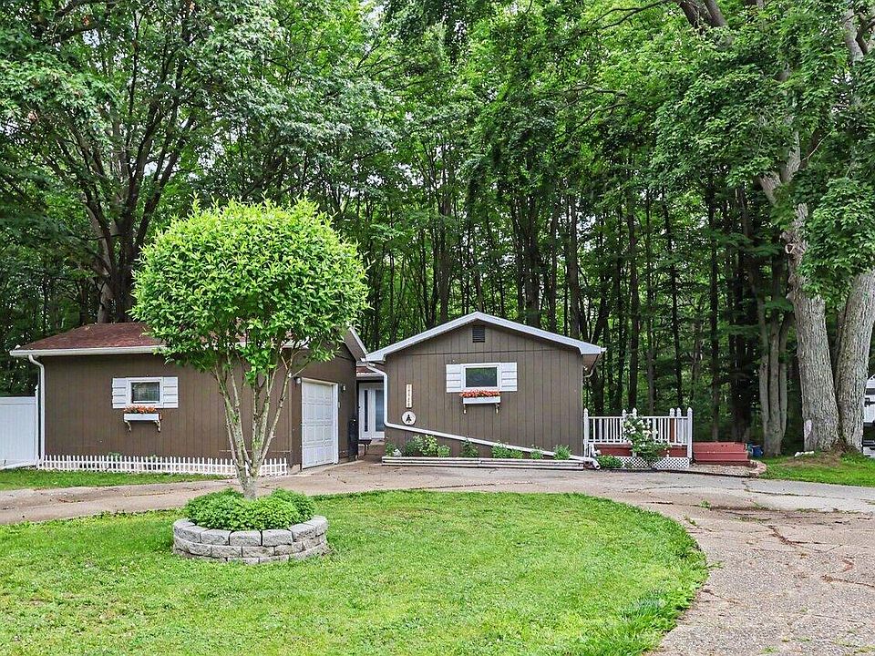 1st image of 17700 Thornapple Ln