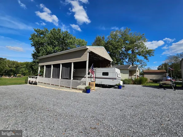 56 Boo Blvd, Falling Waters, WV 25419