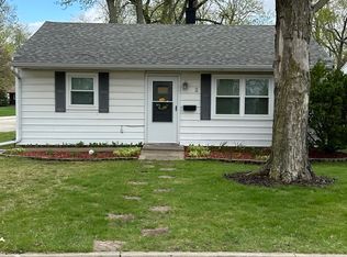 2 Wach Dr, Bloomington, IL