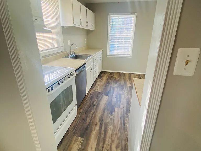 16649 Geddy Ct — Photo 3