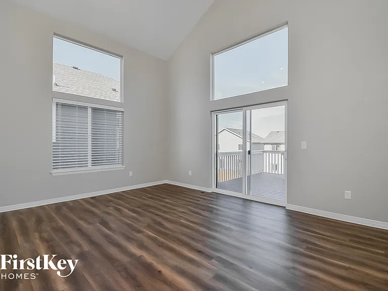 6470 Chaplin Dr — Photo 2