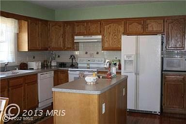 3rd image of 236 Hunt Club Ln