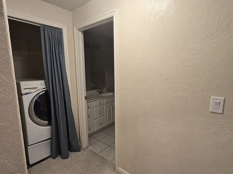 360 N Pleasant Grv #B — Photo 8