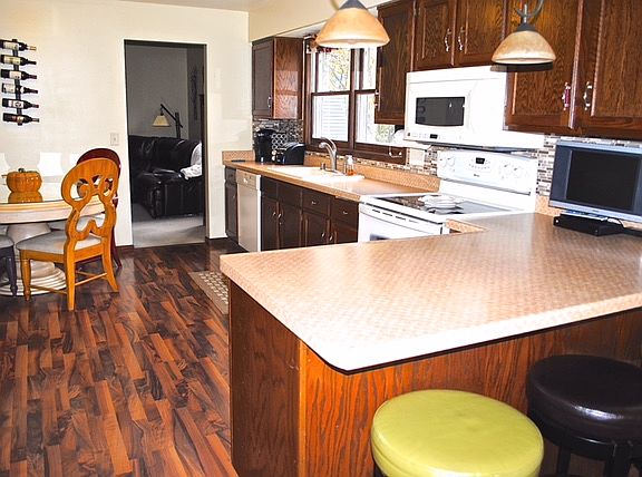 2nd image of 529 Wettstein Ave