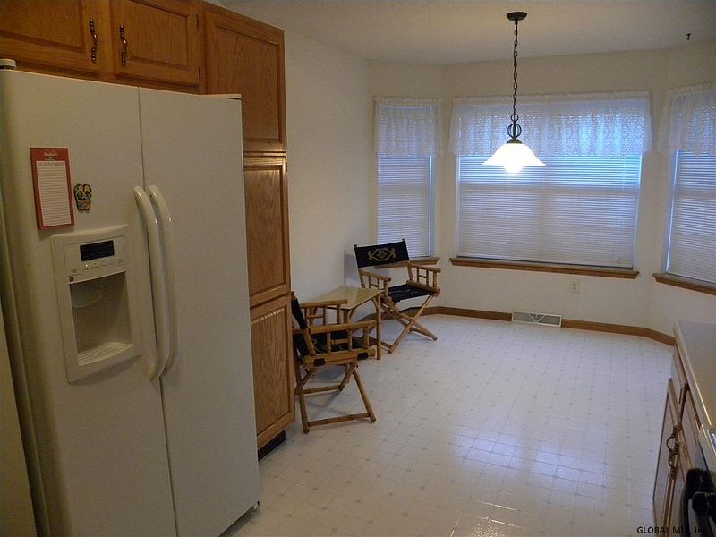 2nd image of 22 GROOMS POINTE Drive
