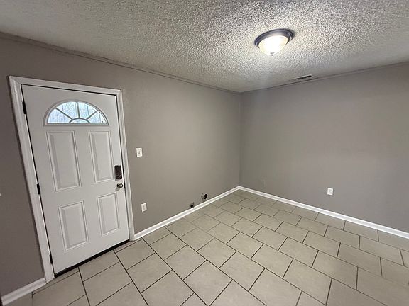 3rd image of 2822 Brewer Ave