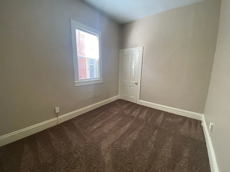 1230 Summit St — Photo 6