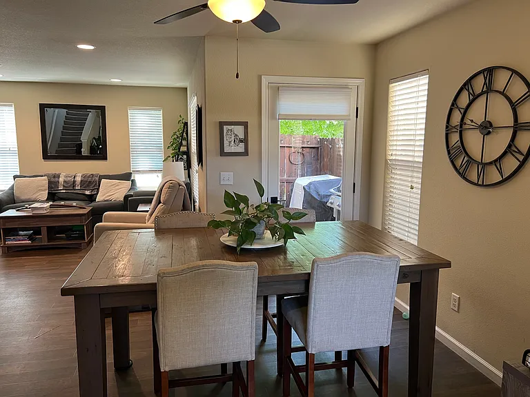 576 River Oaks Dr — Photo 5