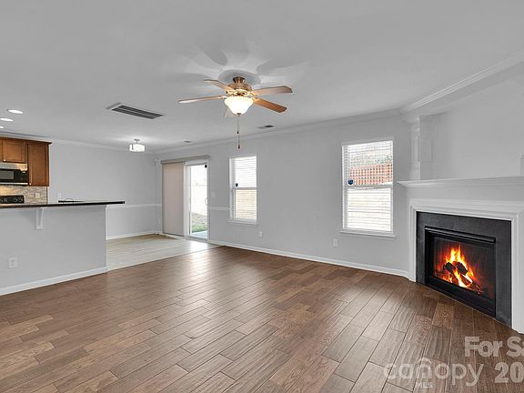 5th image of 209 Oakton Glen Ct