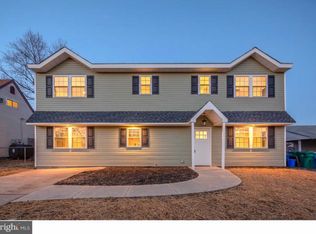 14 Rustleaf Ln, Levittown, PA 19055