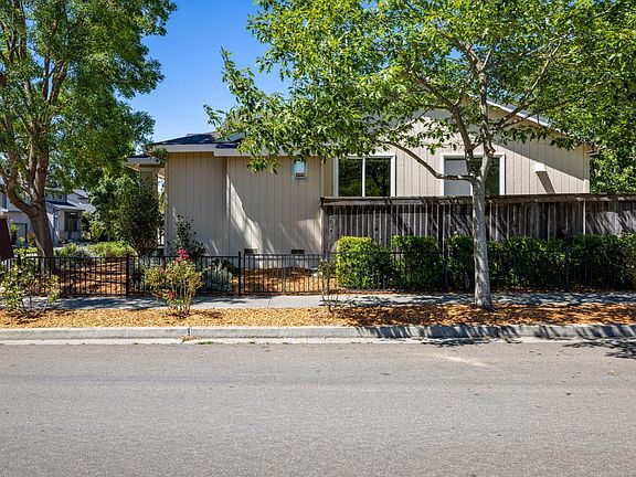 4th image of 2594 Tanzanite Place
