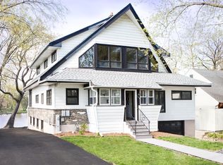 108 Highland Ct, Island Lake, IL 60042