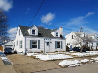 183 Edgemere Rd, Pawtucket, RI 02861