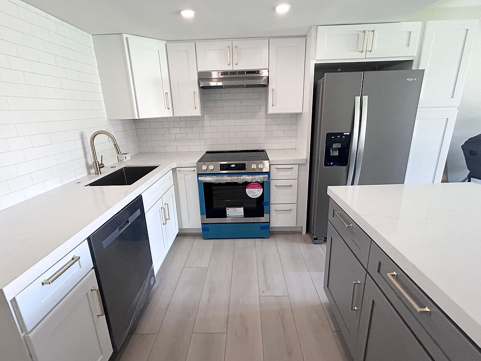 New kitchen and appliances.