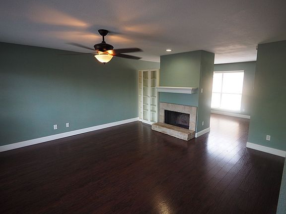 3rd image of 8938 N Plaza Ct